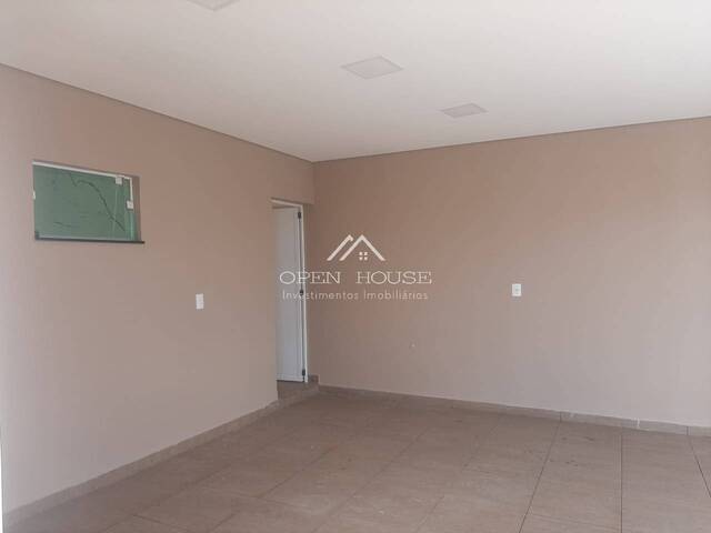 #240 - Casa para Venda em Botucatu - SP - 2