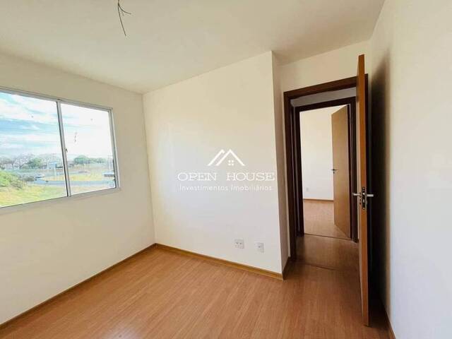 #741 - Apartamento para Venda em Botucatu - SP - 2